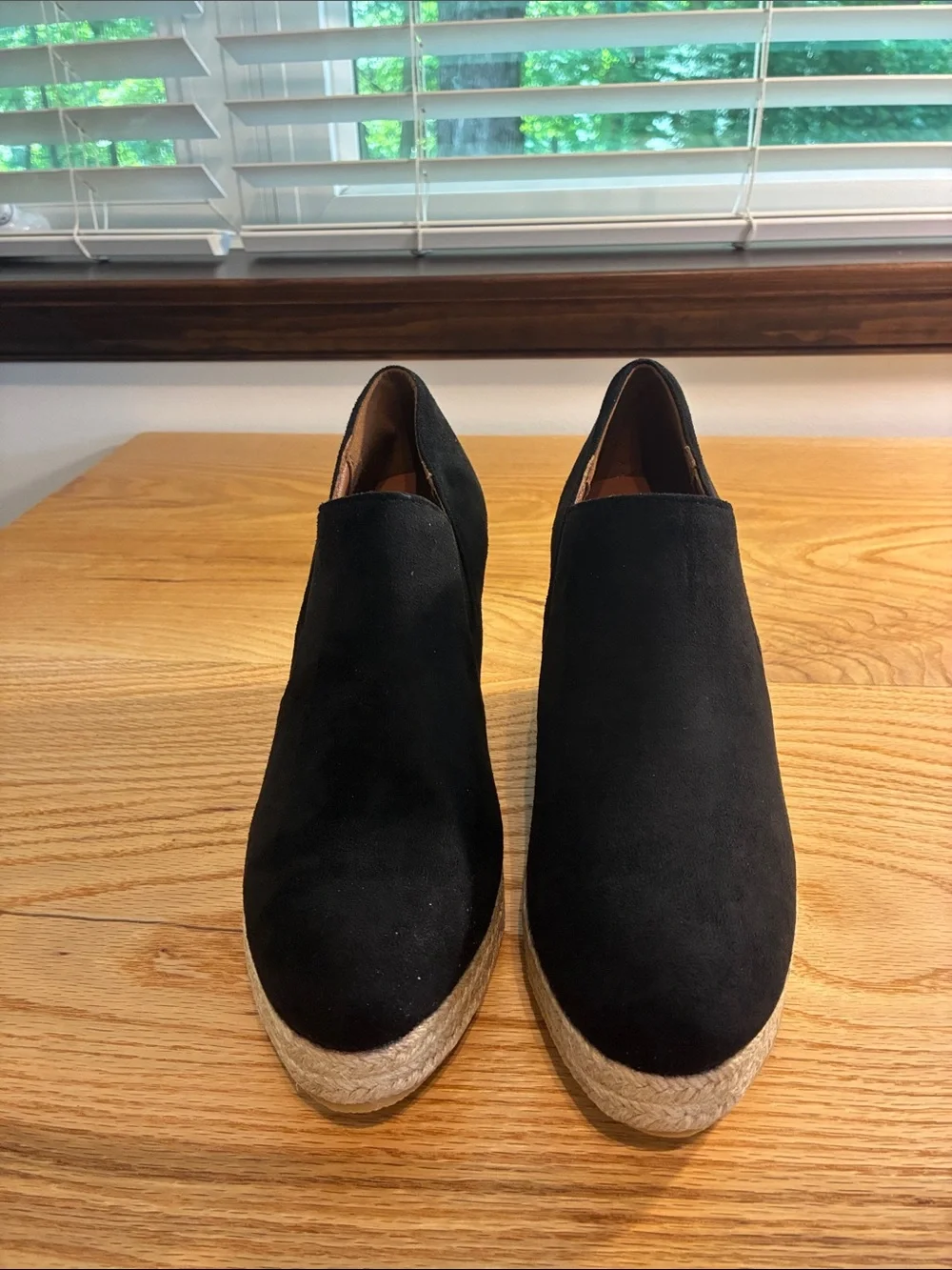 N/A black suede